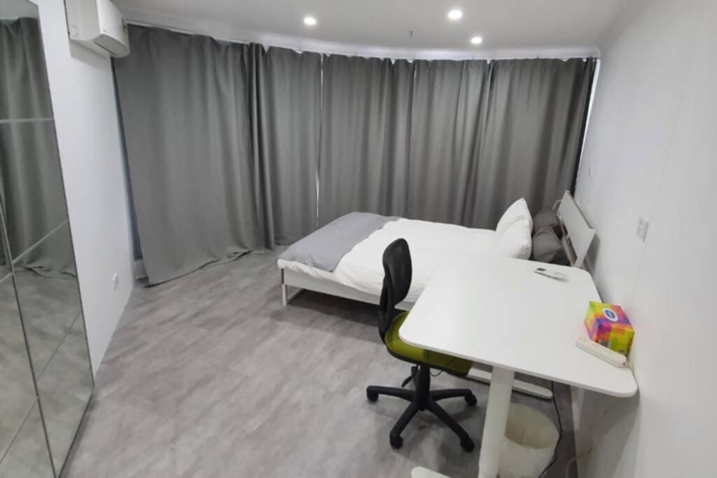 Dana-Spacious Private Room In Shared 2-Bedroom Apartment-1 Canberra Exteriér fotografie