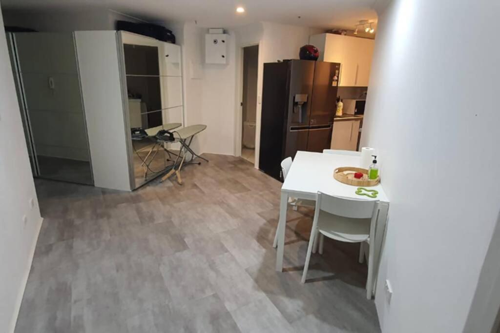 Dana-Spacious Private Room In Shared 2-Bedroom Apartment-1 Canberra Exteriér fotografie